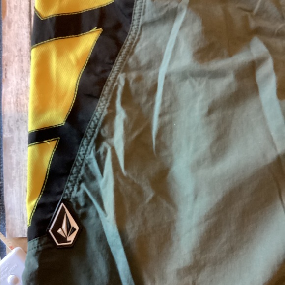 Men’s Boardshorts Volcom Swimming Trunks W30 - Picture 2 of 6